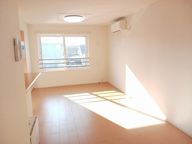 ブライトヴィラの居間・リビング|ゆったりとした居間です