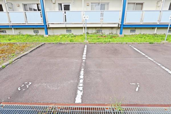 ビレッジハウス春光1号棟の駐車場|駐車場に車を止められます