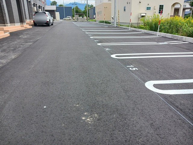 チップの駐車場|車をお持ちの方に嬉しい駐車場付きの物件です