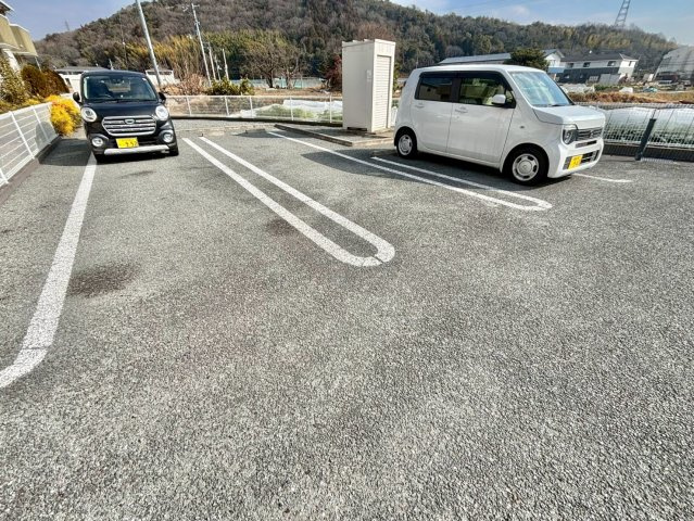 アン・グランジェの駐車場