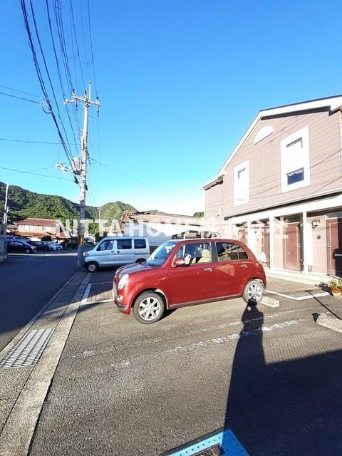 アタゴ・パインヒルズの駐車場|敷地内に駐車場も完備！