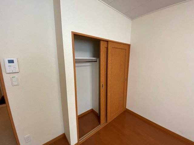 レオパレスハイツあいの内装|居室：１Fはフローリング　2Fは絨毯