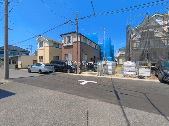 越谷市大泊1期　新築一戸建ての前面道路含む現地写真