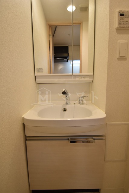 ファステート玉造駅前ダミュウの洗面所