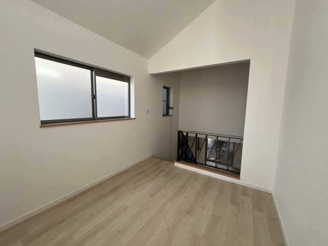 サンタウン星田北の洋室|■中2階です、来客用のお客様の寝室として如何でしょうか♪