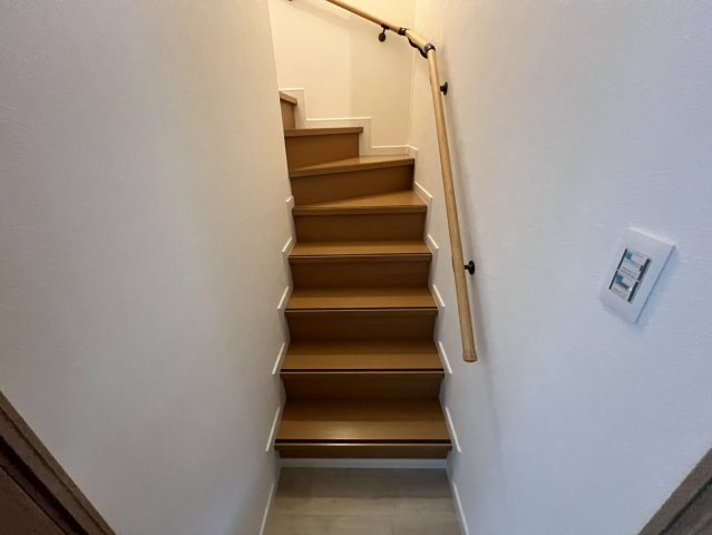 サンタウン星田北の内装|■２階へと続く階段♪