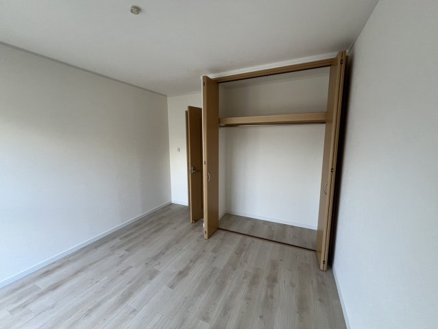 サンタウン星田北の寝室|落ち着いた色調の寝室です♪