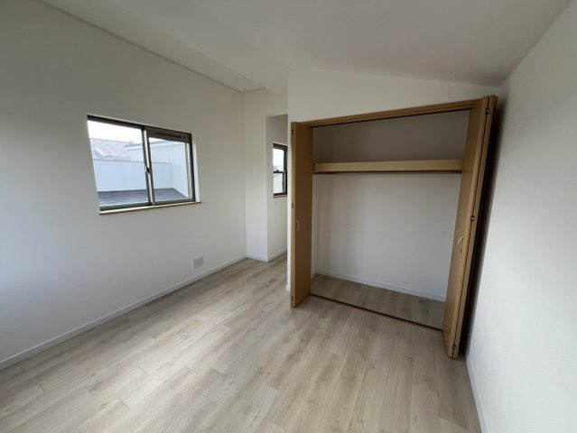 サンタウン星田北の内装|明るい色調の３階部分の室内です♪