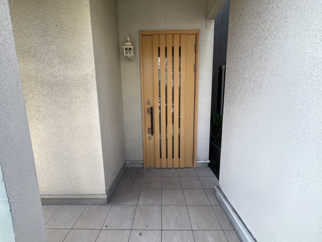 サンタウン星田北の玄関|■清潔感のある玄関ドアです♪