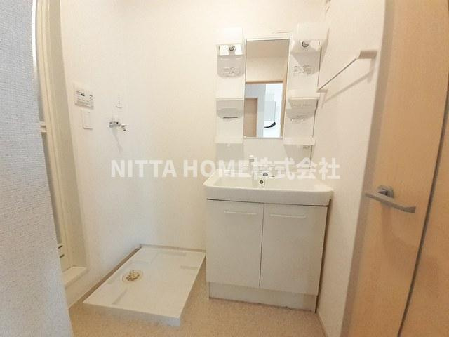 スカイヒルズコートの洗面所|洗髪洗面台に室内洗濯機置場も付いています★