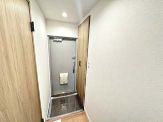 【玄関】 | コスモハイツ光明池A棟 | 【玄関】シューズボックス付！スッキリ片付きますね♪