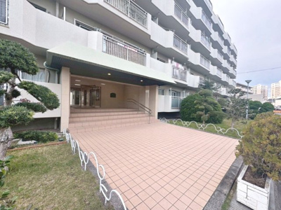 【外観】 | コスモハイツ光明池A棟 | 新光明池幼稚園まで徒歩５分！小さなお子様のいるご家庭も安心ですね♪