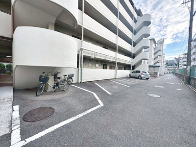 【駐車場】 | コスモハイツ光明池A棟 | 【敷地内駐車場空有（月額7000円～10000円）】愛車の置き場所に困りませんね♪