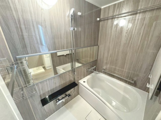 【浴室】 | コスモハイツ光明池A棟 | 【ユニットバス新調】浴室乾燥機付きですので、雨の日の洗濯物も安心ですね！