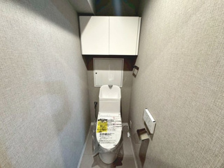 【トイレ】 | コスモハイツ光明池A棟 | 【トイレ新調】温水便座洗浄便座ですので、寒い日も温かい便座で安心して使用していただけますよ！