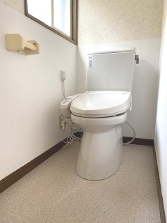 遠野市松崎町白岩の一戸建てのトイレ