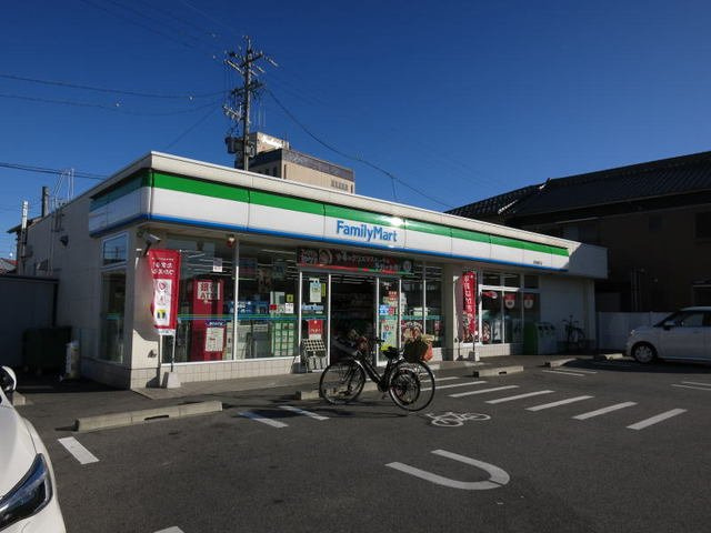 プランドール　　 刈谷市近郊の賃貸はクラスホームの周辺|ファミリーマート 西尾緑町店まで800m