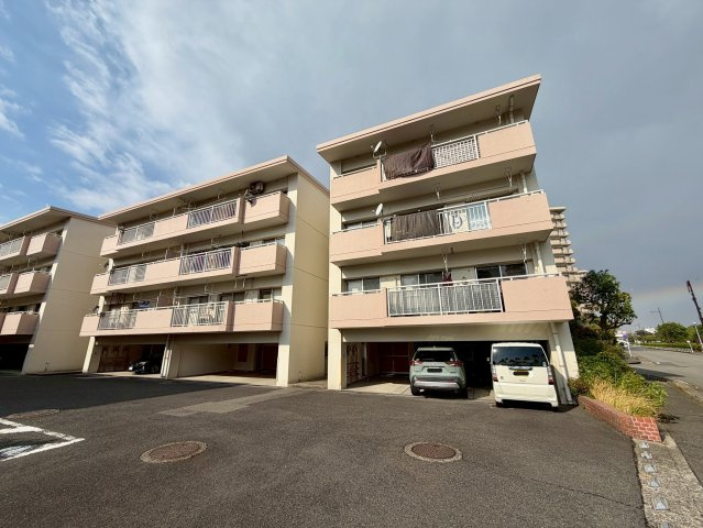 鴨池ガーデンハウス9号棟の外観