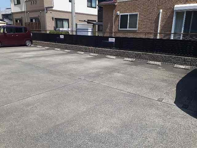 サンシャインタナカの駐車場|駐車場に車を止められます