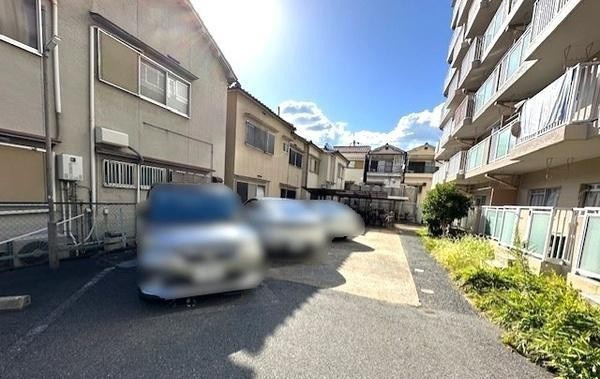 ファースト香里園ハイツの駐車場|■物件内覧・資金計画相談・住宅ローン相談、リフォーム相談、お問合せ受付中■
※当日・翌日のご内覧、ご相談はお電話でのお問合せがスムーズです！