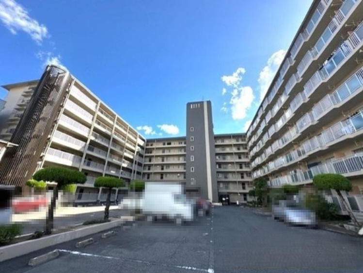 ファースト香里園ハイツの外観|新しい生活にいかがでしょうか？外観はお住まいの顔になります。こだわりたいポイントですね。水回りリフォームやリノベーションも承ってます。
■現地見学・資金計画相談・住宅ローン相談もお問合せ受付中■