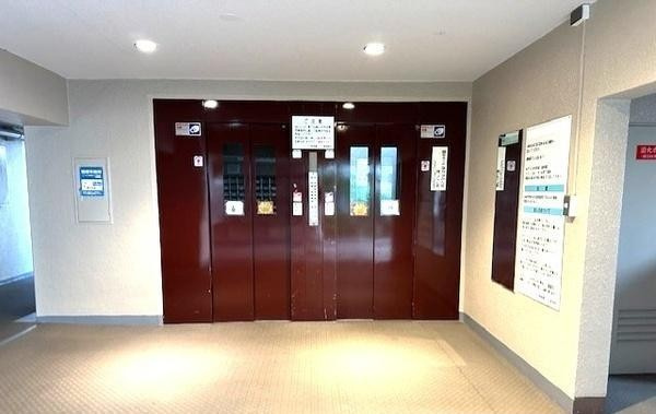 ファースト香里園ハイツのその他共用部分|エレベーター2基
■物件内覧・資金計画相談・住宅ローン相談、リフォーム相談、お問合せ受付中■
※当日・翌日のご内覧、ご相談はお電話でのお問合せがスムーズです！