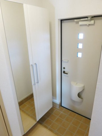 アイリン　タウン　Ｂ　　 刈谷市近郊の賃貸はクラスホームの玄関|明るい玄関です
