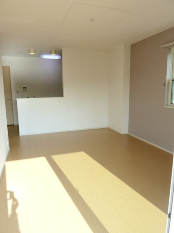 アイリン　タウン　Ｂ　　 刈谷市近郊の賃貸はクラスホームの居間・リビング|ゆったり過ごせる居間です