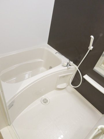 アイリン　タウン　Ｂ　　 刈谷市近郊の賃貸はクラスホームの浴室|ゆったり過ごせるお風呂です