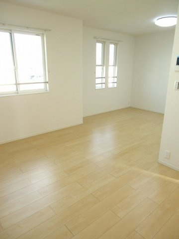 ヴィレッジ向山Ｋ　　 刈谷市近郊の賃貸はクラスホームの居間・リビング