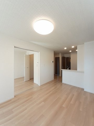 ネーロ　スタイルの居間・リビング