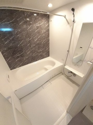 ネーロ　スタイルの浴室