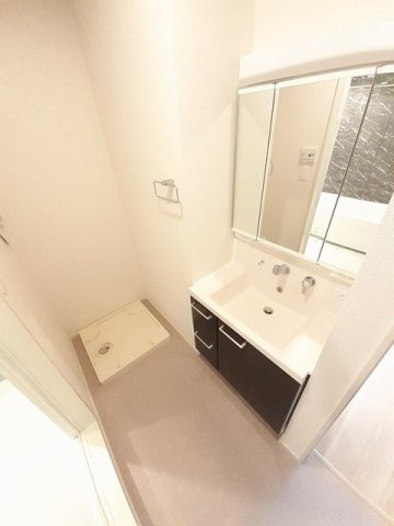 ネーロ　スタイルの洗面所