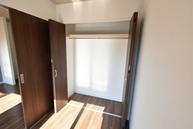 エメラルドオーシャン西宮の収納|別部屋　イメージ