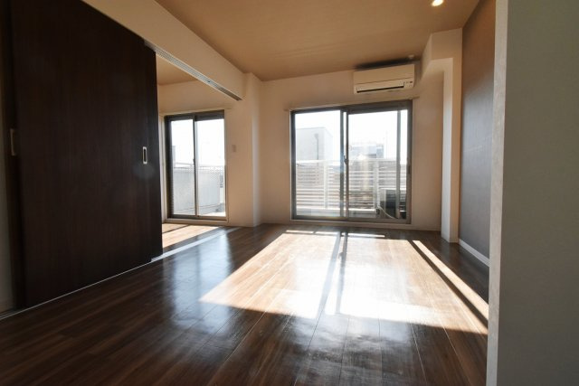 エメラルドオーシャン西宮の居間・リビング|別部屋　イメージ