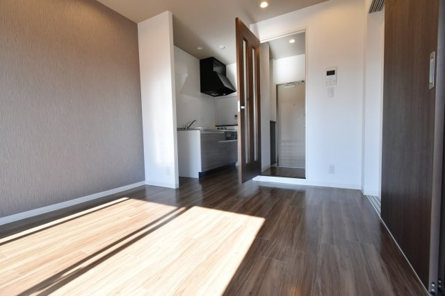 エメラルドオーシャン西宮の居間・リビング|別部屋　イメージ