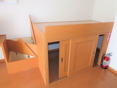 レオパレス御所の内装|ベッド下、階段下は大容量収納！