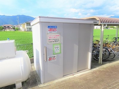 レオパレス御所のその他|敷地内にゴミ庫が設置されておりゴミ捨てに便利です