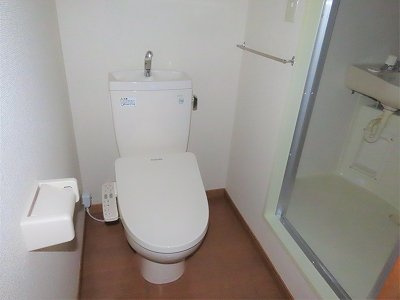 レオパレス御所のその他|トイレ内にお風呂の入口扉があります