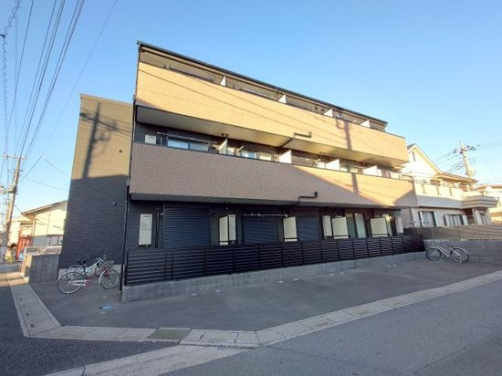 キャメル草加八幡町の外観