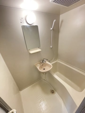 煉瓦館イーストフェイスの浴室