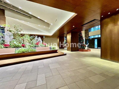 【エントランス】 | プラウドタワー東雲キャナルコート | 【エントランス】マンションのエントランスは、その物件の印象を決める、顔とも言える場所です。毎日通る場所ですからきれいなのが一番です。