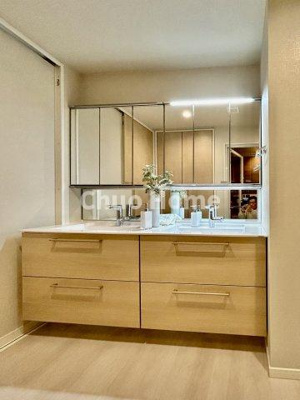 【独立洗面台】 | プラウドタワー東雲キャナルコート | 【洗面化粧台】3面鏡付き洗面化粧台が2台