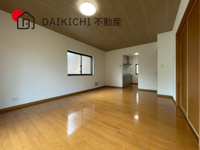 【居間・リビング】 | 加須市久下5丁目　中古戸建