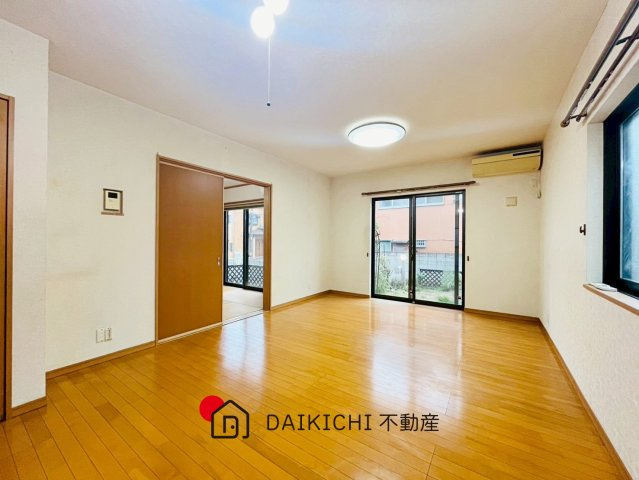 【居間・リビング】 | 加須市久下5丁目　中古戸建