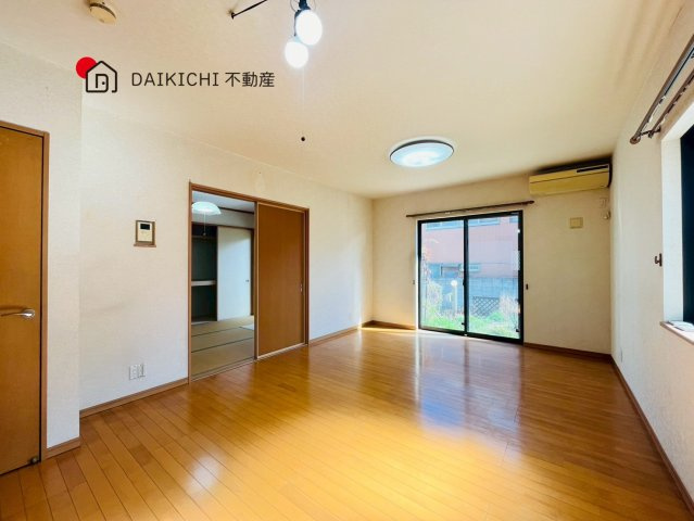 【居間・リビング】 | 加須市久下5丁目　中古戸建