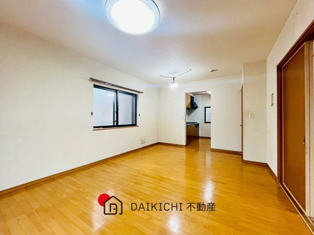 【居間・リビング】 | 加須市久下5丁目　中古戸建