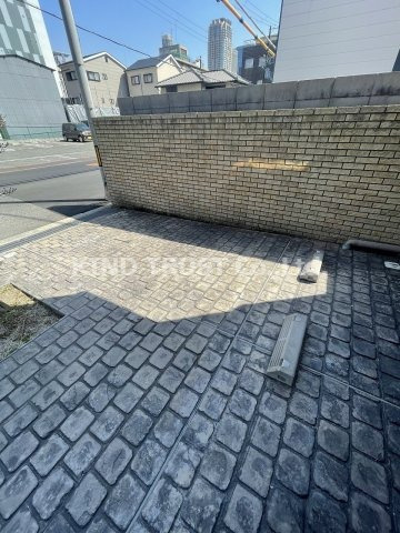 エイペックス北梅田の駐車場|カースペースがあります