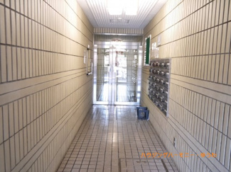 【その他共用部分】 | エントランス内部も総タイル張りで、大変キレイです。