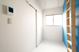 コンパクトで使いやすい洋室です